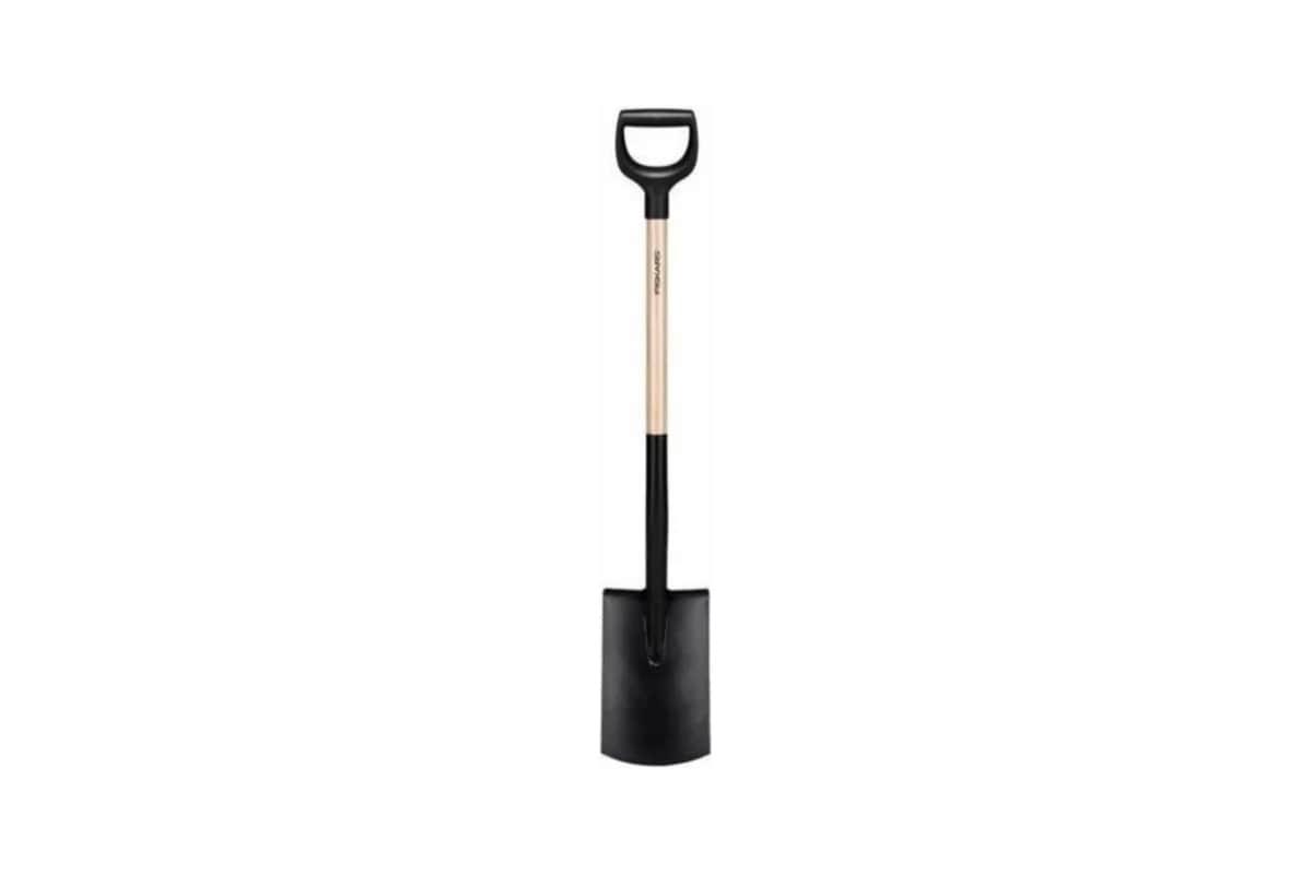Лопата штыковая FISKARS 1066722 с закругленным лезвием и дерев ручкой